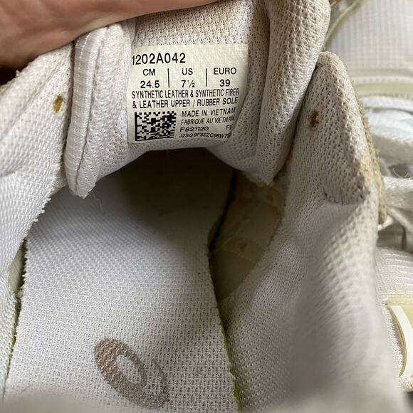 Asics Running Sneakers Shoes White Cream Faux Suede Monochrome Neutral Retro - Picture 9 of 14